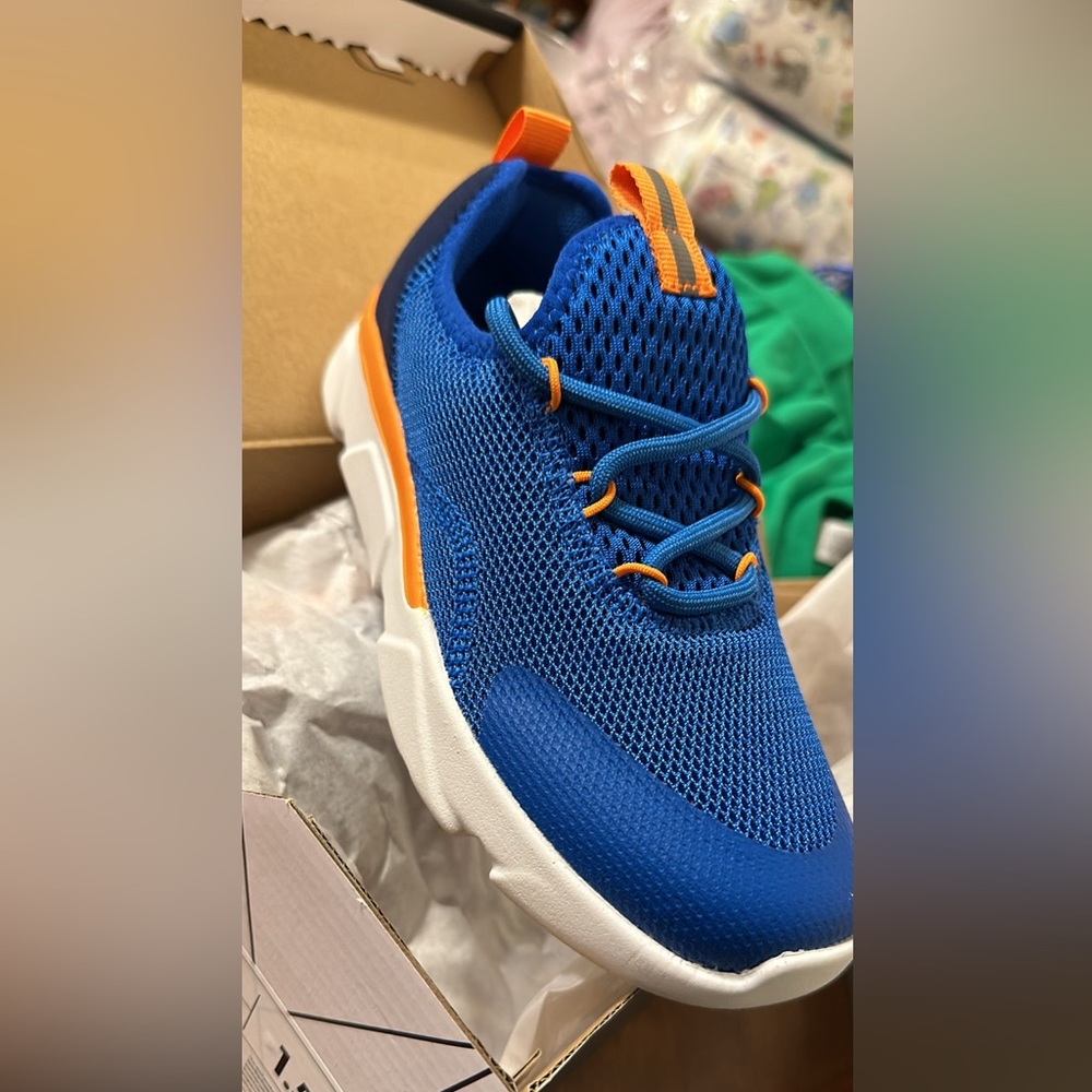 Boys sneakers size 1.5